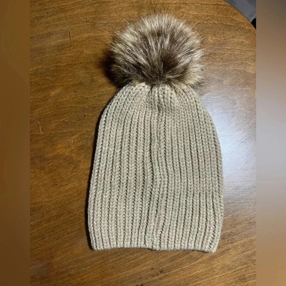 Lucky brand camel and gold knit hat with faux fur Pom